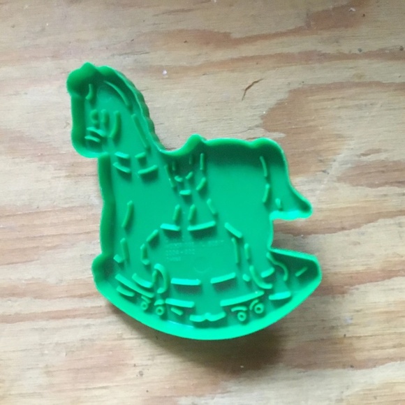 Green vintage Christmas cookie cutters- 8 plastic cookie cutters - great Shape - Picture 7 of 8